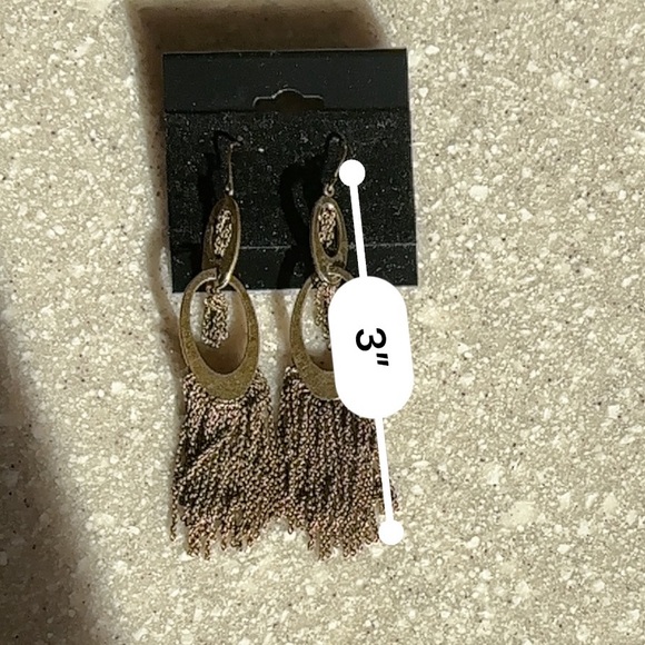 Gold chandelier earrings - Picture 2 of 2